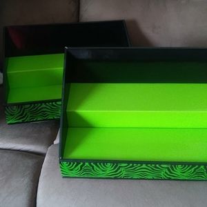 Table-top display shelves